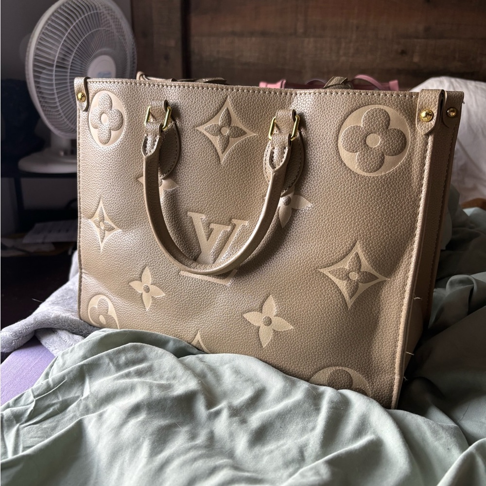 Louis Vuitton OnTheGo MM Dove Cream Bicolor Empreinte Tote